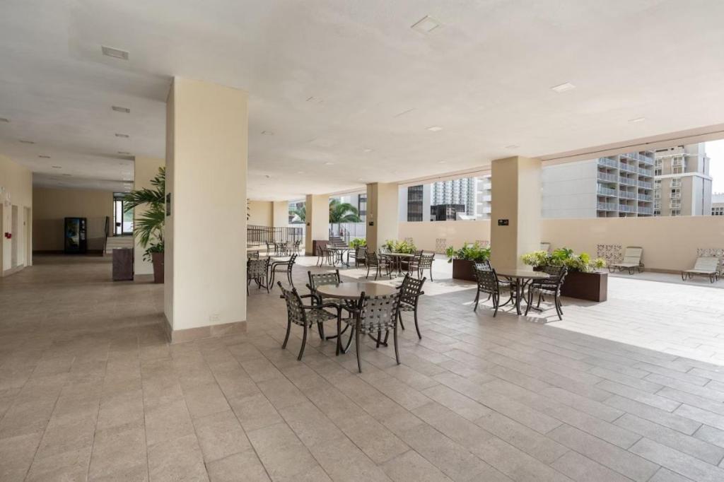 Heart Of Waikiki,1Bdrm,Free Parking, Wifi,No Resort Fees,Youtube,Netflix ! Honolulu Exteriér fotografie
